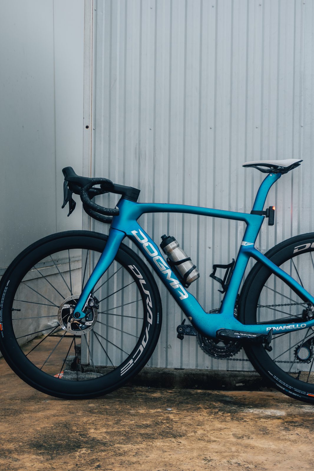 Pinarello Dogma F กับล้อ Dura-Ace C50 มุมเต็มคัน